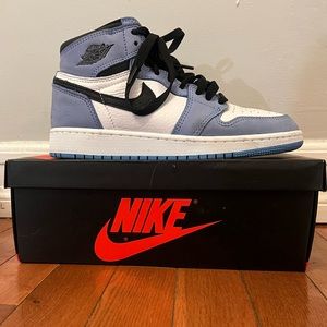 Michael Jordan air 1 retro.Size 37.5. Color blue, white & black.